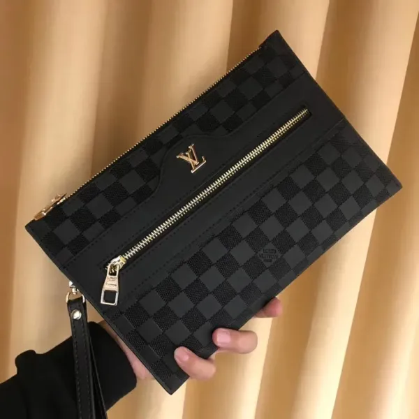 【2026】【LOUIS VUITTON 公式旗艦店】ルイヴィトン クラッチバッグ 当日出荷 好評に付き再入荷!28*18*1CM 【2026】【LOUIS VUITTON 公式旗艦店】ルイヴィトン クラッチバッグ 当日出荷 好評に付き再入荷!28*18*1CM