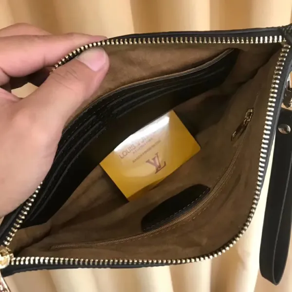 【2026】【LOUIS VUITTON 公式旗艦店】ルイヴィトン クラッチバッグ 当日出荷 好評に付き再入荷!28*18*1CM 【2026】【LOUIS VUITTON 公式旗艦店】ルイヴィトン クラッチバッグ 当日出荷 好評に付き再入荷!28*18*1CM
