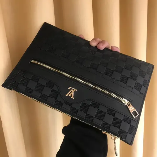 【2026】【LOUIS VUITTON 公式旗艦店】ルイヴィトン クラッチバッグ 当日出荷 好評に付き再入荷!28*18*1CM 【2026】【LOUIS VUITTON 公式旗艦店】ルイヴィトン クラッチバッグ 当日出荷 好評に付き再入荷!28*18*1CM
