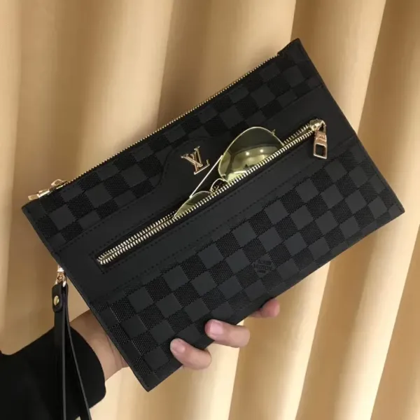 【2026】【LOUIS VUITTON 公式旗艦店】ルイヴィトン クラッチバッグ 当日出荷 好評に付き再入荷!28*18*1CM 【2026】【LOUIS VUITTON 公式旗艦店】ルイヴィトン クラッチバッグ 当日出荷 好評に付き再入荷!28*18*1CM