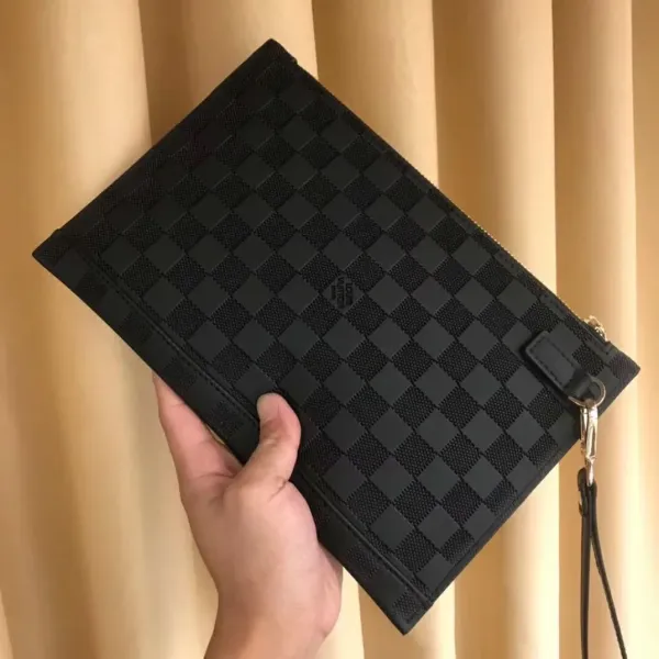 【2026】【LOUIS VUITTON 公式旗艦店】ルイヴィトン クラッチバッグ 当日出荷 好評に付き再入荷!28*18*1CM 【2026】【LOUIS VUITTON 公式旗艦店】ルイヴィトン クラッチバッグ 当日出荷 好評に付き再入荷!28*18*1CM