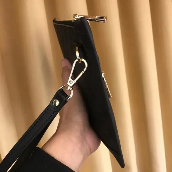 【2026】【LOUIS VUITTON 公式旗艦店】ルイヴィトン クラッチバッグ 当日出荷 好評に付き再入荷!28*18*1CM 【2026】【LOUIS VUITTON 公式旗艦店】ルイヴィトン クラッチバッグ 当日出荷 好評に付き再入荷!28*18*1CM