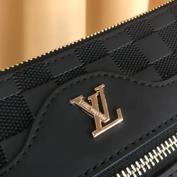 【2026】【LOUIS VUITTON 公式旗艦店】ルイヴィトン クラッチバッグ 当日出荷 好評に付き再入荷!28*18*1CM 【2026】【LOUIS VUITTON 公式旗艦店】ルイヴィトン クラッチバッグ 当日出荷 好評に付き再入荷!28*18*1CM