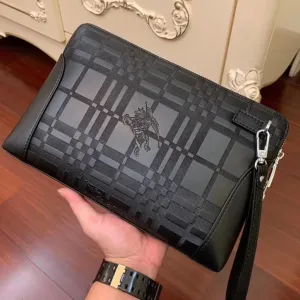 【2026】【BURBERRY 公式旗艦店】バーバリー クラッチバッグ 当日出荷 好評に付き再入荷!28*18*3CM 【2026】【BURBERRY 公式旗艦店】バーバリー クラッチバッグ 当日出荷 好評に付き再入荷!28*18*3CM