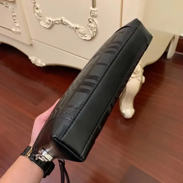 【2026】【BURBERRY 公式旗艦店】バーバリー クラッチバッグ 当日出荷 好評に付き再入荷!28*18*3CM 【2026】【BURBERRY 公式旗艦店】バーバリー クラッチバッグ 当日出荷 好評に付き再入荷!28*18*3CM