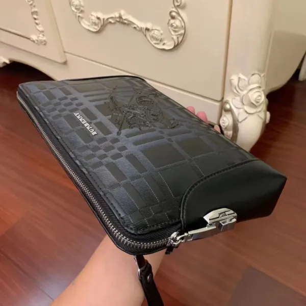 【2026】【BURBERRY 公式旗艦店】バーバリー クラッチバッグ 当日出荷 好評に付き再入荷!28*18*3CM 【2026】【BURBERRY 公式旗艦店】バーバリー クラッチバッグ 当日出荷 好評に付き再入荷!28*18*3CM