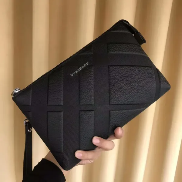 【2026】【BURBERRY 公式旗艦店】バーバリー クラッチバッグ 当日出荷 好評に付き再入荷!29*19CM 【2026】【BURBERRY 公式旗艦店】バーバリー クラッチバッグ 当日出荷 好評に付き再入荷!29*19CM