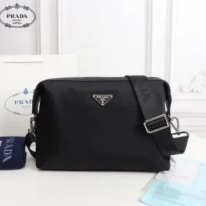 【2026】【PRADA 公式旗艦店】プラダ ショルダーバッグ 当日出荷 好評に付き再入荷!31*21*7CM 【2026】【PRADA 公式旗艦店】プラダ ショルダーバッグ 当日出荷 好評に付き再入荷!31*21*7CM