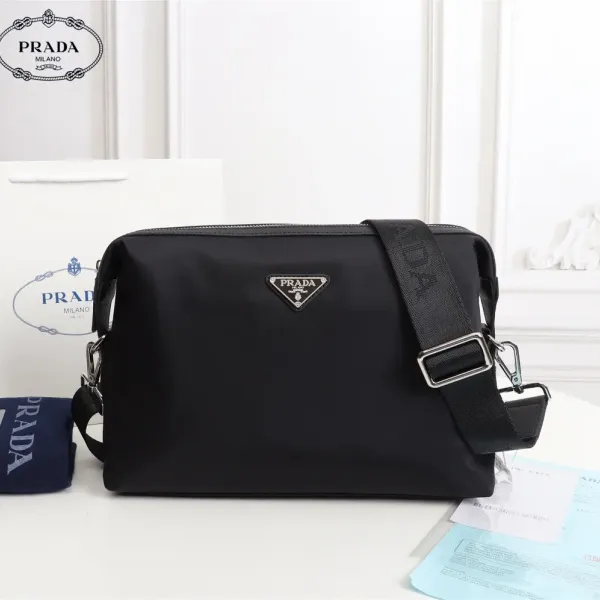 【2026】【PRADA 公式旗艦店】プラダ ショルダーバッグ 当日出荷 好評に付き再入荷!31*21*7CM 【2026】【PRADA 公式旗艦店】プラダ ショルダーバッグ 当日出荷 好評に付き再入荷!31*21*7CM