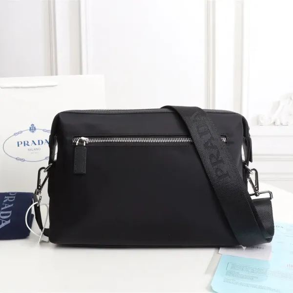 【2026】【PRADA 公式旗艦店】プラダ ショルダーバッグ 当日出荷 好評に付き再入荷!31*21*7CM 【2026】【PRADA 公式旗艦店】プラダ ショルダーバッグ 当日出荷 好評に付き再入荷!31*21*7CM
