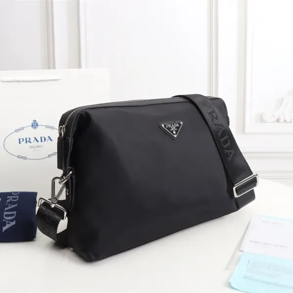 【2026】【PRADA 公式旗艦店】プラダ ショルダーバッグ 当日出荷 好評に付き再入荷!31*21*7CM 【2026】【PRADA 公式旗艦店】プラダ ショルダーバッグ 当日出荷 好評に付き再入荷!31*21*7CM
