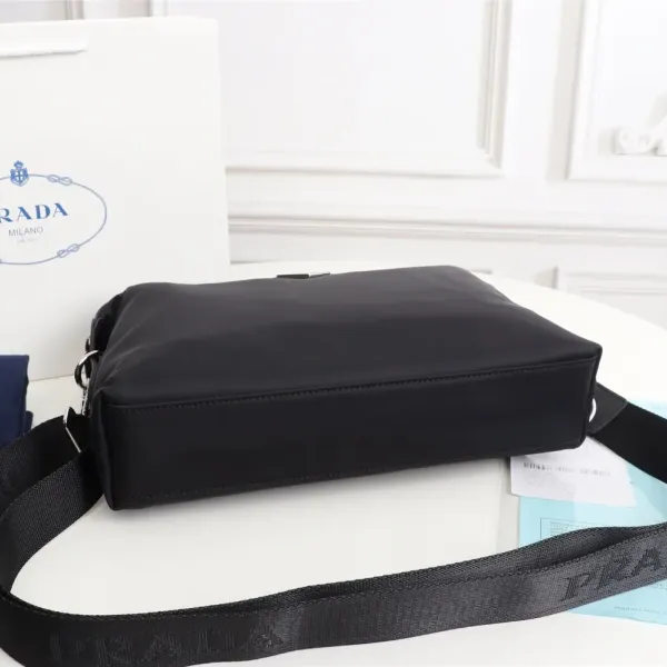 【2026】【PRADA 公式旗艦店】プラダ ショルダーバッグ 当日出荷 好評に付き再入荷!31*21*7CM 【2026】【PRADA 公式旗艦店】プラダ ショルダーバッグ 当日出荷 好評に付き再入荷!31*21*7CM