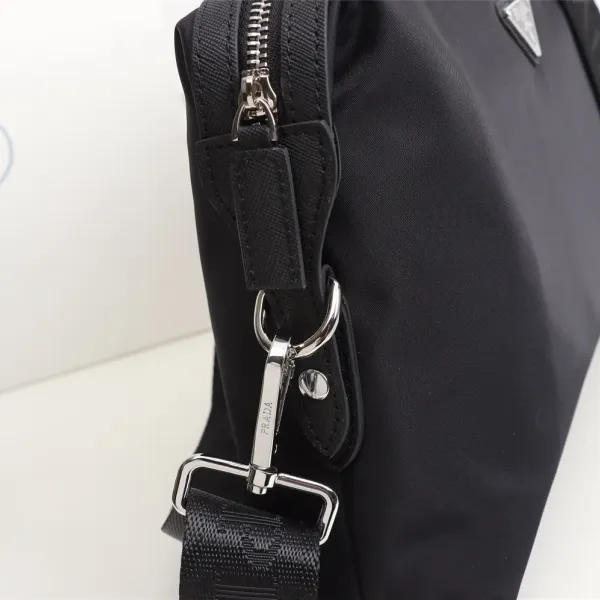 【2026】【PRADA 公式旗艦店】プラダ ショルダーバッグ 当日出荷 好評に付き再入荷!31*21*7CM 【2026】【PRADA 公式旗艦店】プラダ ショルダーバッグ 当日出荷 好評に付き再入荷!31*21*7CM