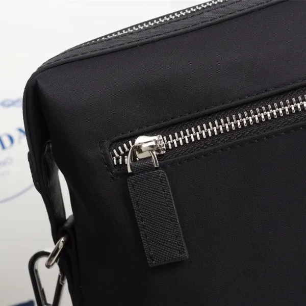 【2026】【PRADA 公式旗艦店】プラダ ショルダーバッグ 当日出荷 好評に付き再入荷!31*21*7CM 【2026】【PRADA 公式旗艦店】プラダ ショルダーバッグ 当日出荷 好評に付き再入荷!31*21*7CM