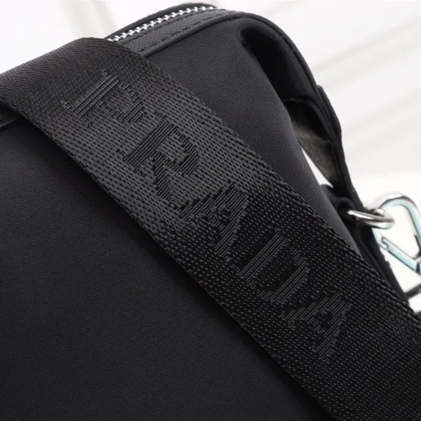 【2026】【PRADA 公式旗艦店】プラダ ショルダーバッグ 当日出荷 好評に付き再入荷!31*21*7CM 【2026】【PRADA 公式旗艦店】プラダ ショルダーバッグ 当日出荷 好評に付き再入荷!31*21*7CM