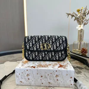 【2026】【DIOR 公式旗艦店】ディオール ショルダーバッグ 当日出荷 好評に付き再入荷!22.5*12CM 【2026】【DIOR 公式旗艦店】ディオール ショルダーバッグ 当日出荷 好評に付き再入荷!22.5*12CM
