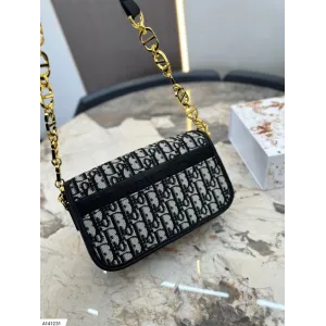 【2026】【DIOR 公式旗艦店】ディオール ショルダーバッグ 当日出荷 好評に付き再入荷!22.5*12CM 【2026】【DIOR 公式旗艦店】ディオール ショルダーバッグ 当日出荷 好評に付き再入荷!22.5*12CM