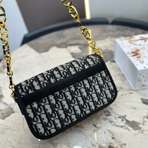 【2026】【DIOR 公式旗艦店】ディオール ショルダーバッグ 当日出荷 好評に付き再入荷!22.5*12CM 【2026】【DIOR 公式旗艦店】ディオール ショルダーバッグ 当日出荷 好評に付き再入荷!22.5*12CM