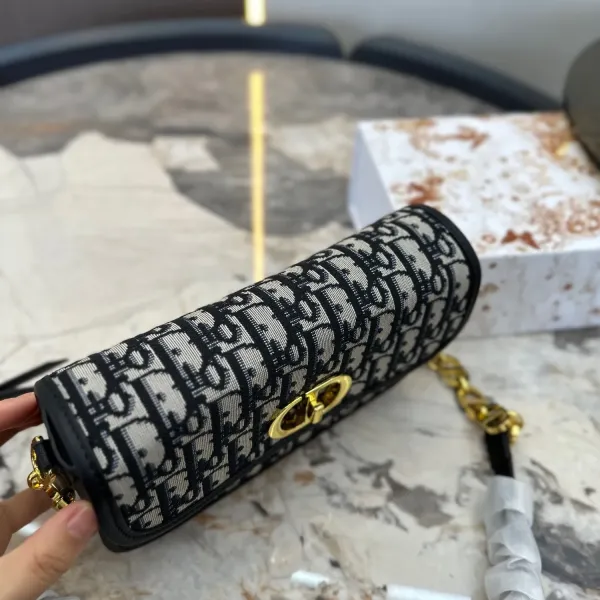 【2026】【DIOR 公式旗艦店】ディオール ショルダーバッグ 当日出荷 好評に付き再入荷!22.5*12CM 【2026】【DIOR 公式旗艦店】ディオール ショルダーバッグ 当日出荷 好評に付き再入荷!22.5*12CM