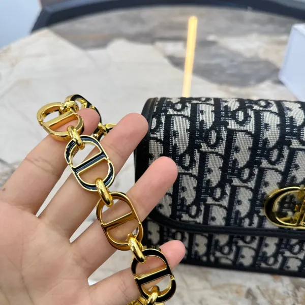 【2026】【DIOR 公式旗艦店】ディオール ショルダーバッグ 当日出荷 好評に付き再入荷!22.5*12CM 【2026】【DIOR 公式旗艦店】ディオール ショルダーバッグ 当日出荷 好評に付き再入荷!22.5*12CM