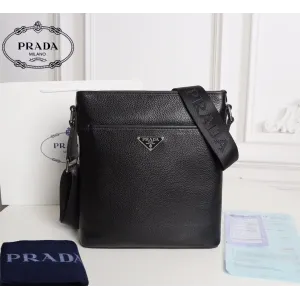 【2026】【PRADA 公式旗艦店】プラダ ショルダーバッグ 当日出荷 好評に付き再入荷!25*27*5CM 【2026】【PRADA 公式旗艦店】プラダ ショルダーバッグ 当日出荷 好評に付き再入荷!25*27*5CM