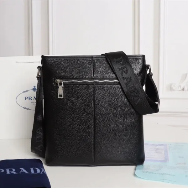 【2026】【PRADA 公式旗艦店】プラダ ショルダーバッグ 当日出荷 好評に付き再入荷!25*27*5CM 【2026】【PRADA 公式旗艦店】プラダ ショルダーバッグ 当日出荷 好評に付き再入荷!25*27*5CM