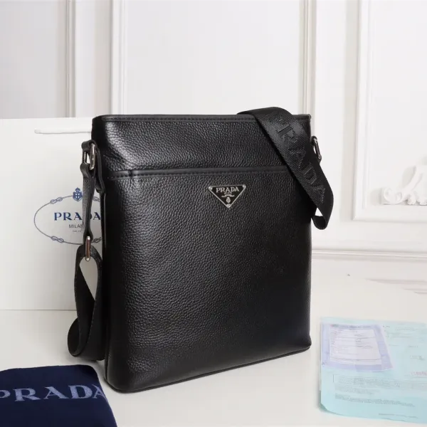 【2026】【PRADA 公式旗艦店】プラダ ショルダーバッグ 当日出荷 好評に付き再入荷!25*27*5CM 【2026】【PRADA 公式旗艦店】プラダ ショルダーバッグ 当日出荷 好評に付き再入荷!25*27*5CM
