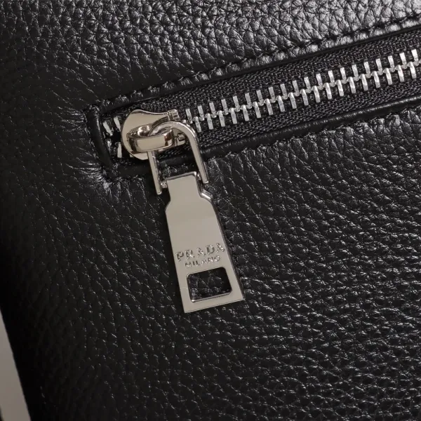 【2026】【PRADA 公式旗艦店】プラダ ショルダーバッグ 当日出荷 好評に付き再入荷!25*27*5CM 【2026】【PRADA 公式旗艦店】プラダ ショルダーバッグ 当日出荷 好評に付き再入荷!25*27*5CM