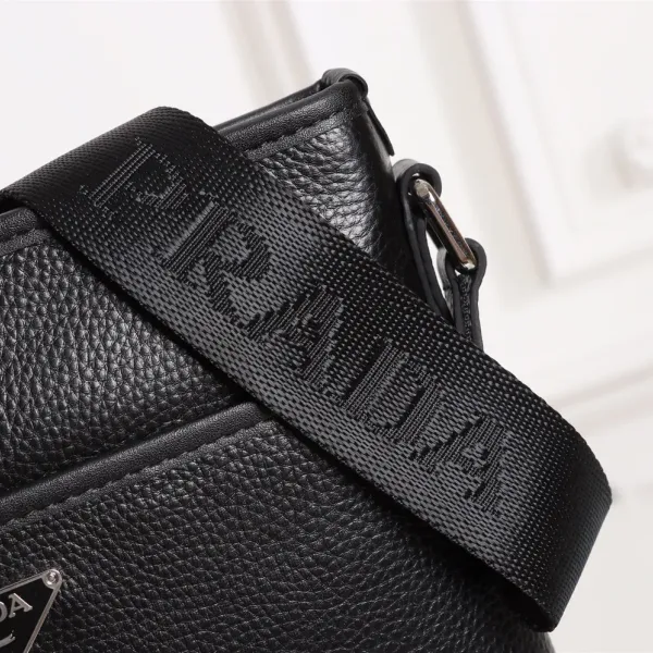 【2026】【PRADA 公式旗艦店】プラダ ショルダーバッグ 当日出荷 好評に付き再入荷!25*27*5CM 【2026】【PRADA 公式旗艦店】プラダ ショルダーバッグ 当日出荷 好評に付き再入荷!25*27*5CM