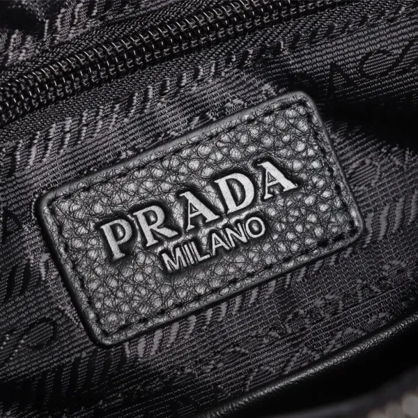 【2026】【PRADA 公式旗艦店】プラダ ショルダーバッグ 当日出荷 好評に付き再入荷!25*27*5CM 【2026】【PRADA 公式旗艦店】プラダ ショルダーバッグ 当日出荷 好評に付き再入荷!25*27*5CM