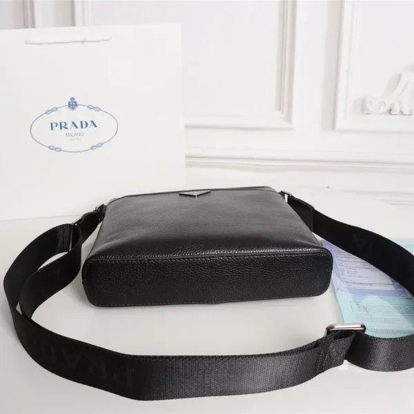 【2026】【PRADA 公式旗艦店】プラダ ショルダーバッグ 当日出荷 好評に付き再入荷!25*27*5CM 【2026】【PRADA 公式旗艦店】プラダ ショルダーバッグ 当日出荷 好評に付き再入荷!25*27*5CM