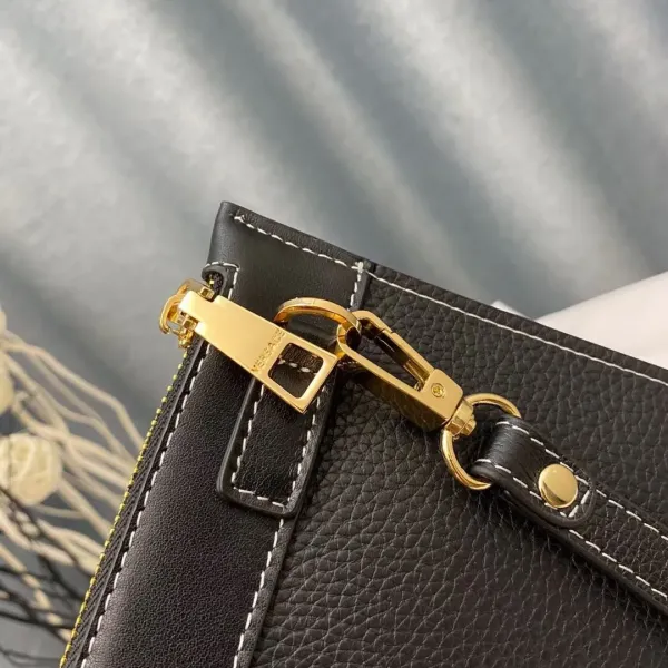 【2026】【VERSACE 公式旗艦店】ヴェルサーチ クラッチバッグ 当日出荷 好評に付き再入荷!29*18CM 【2026】【VERSACE 公式旗艦店】ヴェルサーチ クラッチバッグ 当日出荷 好評に付き再入荷!29*18CM