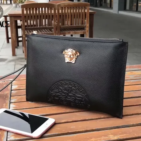 【2026】【VERSACE 公式旗艦店】ヴェルサーチ  クラッチバッグ    当日出荷 好評に付き再入荷！29*18CM