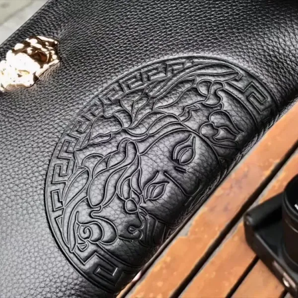 【2026】【VERSACE 公式旗艦店】ヴェルサーチ  クラッチバッグ    当日出荷 好評に付き再入荷！29*18CM