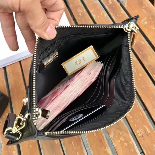 【2026】【VERSACE 公式旗艦店】ヴェルサーチ  クラッチバッグ    当日出荷 好評に付き再入荷！29*18CM