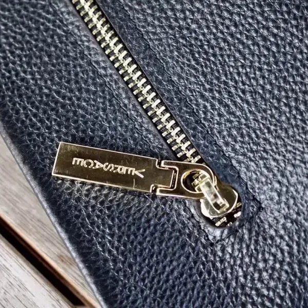 【2026】【VERSACE 公式旗艦店】ヴェルサーチ クラッチバッグ 当日出荷 好評に付き再入荷!28*17*5CM 【2026】【VERSACE 公式旗艦店】ヴェルサーチ クラッチバッグ 当日出荷 好評に付き再入荷!28*17*5CM