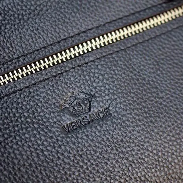 【2026】【VERSACE 公式旗艦店】ヴェルサーチ クラッチバッグ 当日出荷 好評に付き再入荷!28*17*5CM 【2026】【VERSACE 公式旗艦店】ヴェルサーチ クラッチバッグ 当日出荷 好評に付き再入荷!28*17*5CM