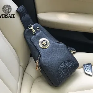 【2026】【VERSACE 公式旗艦店】ヴェルサーチ 胸ポケット 当日出荷 好評に付き再入荷!16*30*7.5CM 【2026】【VERSACE 公式旗艦店】ヴェルサーチ 胸ポケット 当日出荷 好評に付き再入荷!16*30*7.5CM