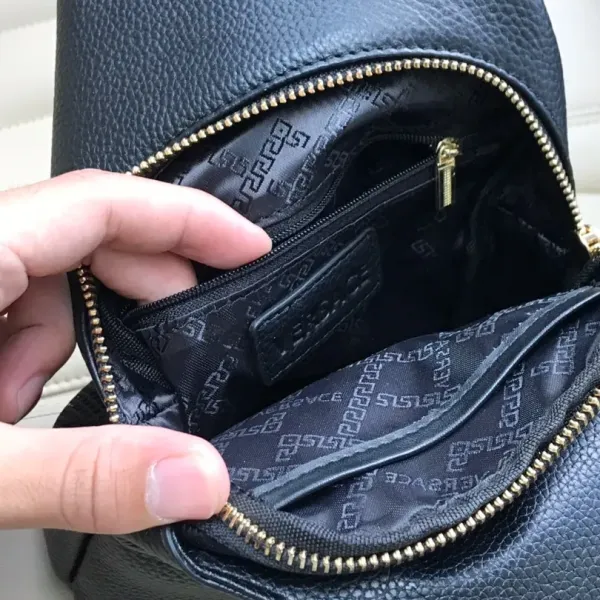 【2026】【VERSACE 公式旗艦店】ヴェルサーチ 胸ポケット 当日出荷 好評に付き再入荷!16*30*7.5CM 【2026】【VERSACE 公式旗艦店】ヴェルサーチ 胸ポケット 当日出荷 好評に付き再入荷!16*30*7.5CM