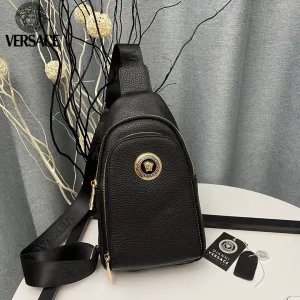 【2026】【VERSACE 公式旗艦店】ヴェルサーチ 胸ポケット 当日出荷 好評に付き再入荷!32*18*6CM 【2026】【VERSACE 公式旗艦店】ヴェルサーチ 胸ポケット 当日出荷 好評に付き再入荷!32*18*6CM