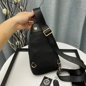 【2026】【VERSACE 公式旗艦店】ヴェルサーチ 胸ポケット 当日出荷 好評に付き再入荷!32*18*6CM 【2026】【VERSACE 公式旗艦店】ヴェルサーチ 胸ポケット 当日出荷 好評に付き再入荷!32*18*6CM