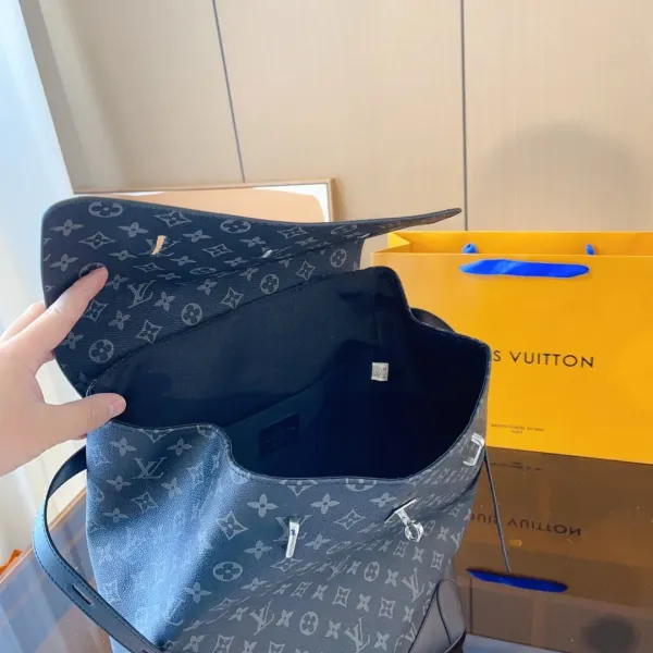 【2026】【 LOUIS VUITTON公式 旗艦店】ルイヴィトン リュックサック 当日出荷 好評に付き再入荷!33*15*43CM 【2026】【 LOUIS VUITTON公式 旗艦店】ルイヴィトン リュックサック 当日出荷 好評に付き再入荷!33*15*43CM