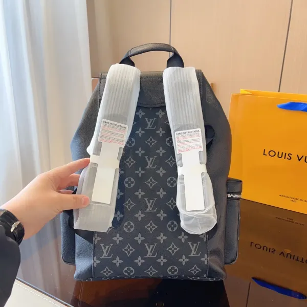 【2026】【 LOUIS VUITTON公式 旗艦店】ルイヴィトン   リュックサック   当日出荷 好評に付き再入荷！28*16*42CM