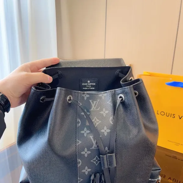 【2026】【 LOUIS VUITTON公式 旗艦店】ルイヴィトン   リュックサック   当日出荷 好評に付き再入荷！28*16*42CM