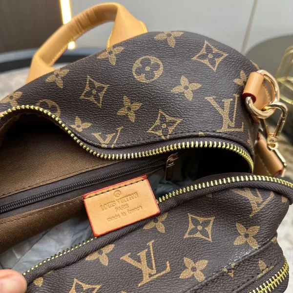 【2026】【 LOUIS VUITTON公式 旗艦店】ルイヴィトン リュックサック 当日出荷 好評に付き再入荷!25*30CM 【2026】【 LOUIS VUITTON公式 旗艦店】ルイヴィトン リュックサック 当日出荷 好評に付き再入荷!25*30CM