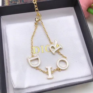 【2026】【DIOR】ブレスレット、ファッションシンプルなスタイル 【2026】【DIOR】ブレスレット、ファッションシンプルなスタイル