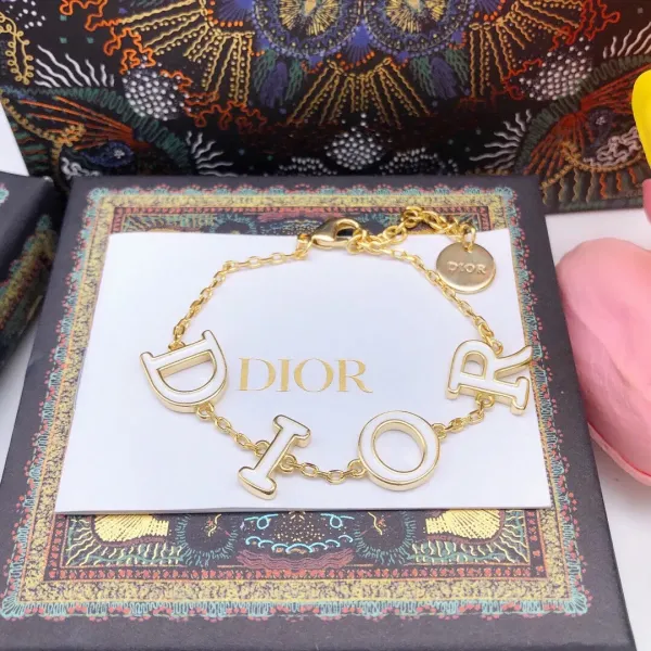 【2026】【DIOR】ブレスレット、ファッションシンプルなスタイル 【2026】【DIOR】ブレスレット、ファッションシンプルなスタイル