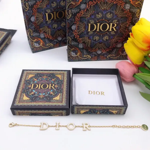 【2026】【DIOR】ブレスレット、ファッションシンプルなスタイル 【2026】【DIOR】ブレスレット、ファッションシンプルなスタイル
