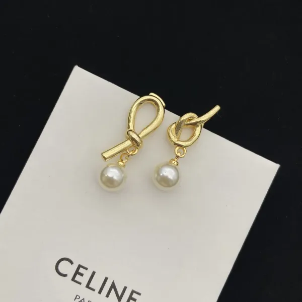 【2026】【CELINE】 セリーヌ   ファッションスタイルのイヤリング
