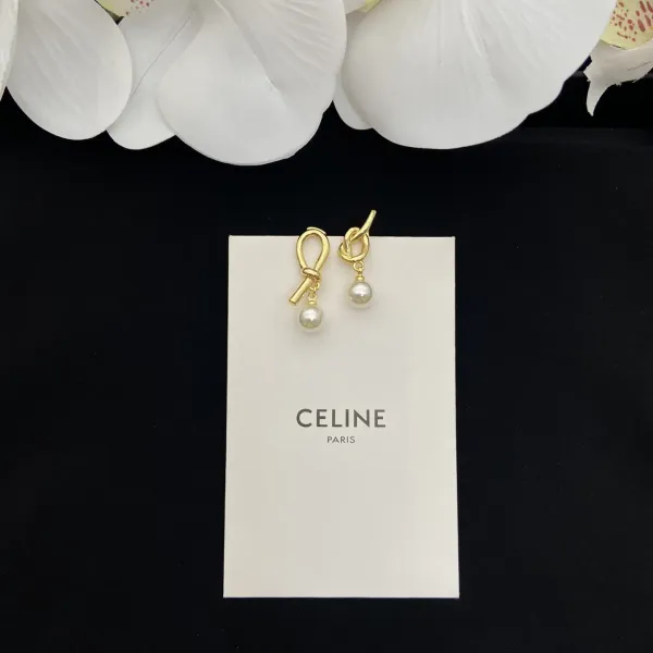 【2026】【CELINE】 セリーヌ   ファッションスタイルのイヤリング